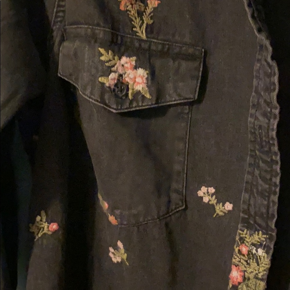 AE Embroidered Top - Picture 2 of 5